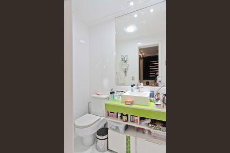 Apartamento à venda com 130m², 3 quartos e 4 vagas Apartamento à venda com 130m², 3 quartos e 4 vagasBanheiro da Suíte 2