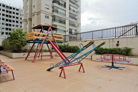 Apartamento à venda com 130m², 3 quartos e 4 vagas Apartamento à venda com 130m², 3 quartos e 4 vagasÁrea comum - Playground