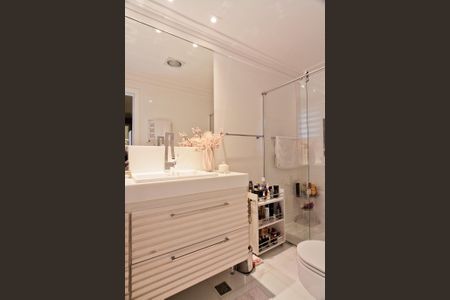 Apartamento à venda com 130m², 3 quartos e 4 vagas Apartamento à venda com 130m², 3 quartos e 4 vagasBanheiro da Suíte 3