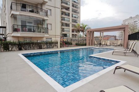 Apartamento à venda com 130m², 3 quartos e 4 vagas Apartamento à venda com 130m², 3 quartos e 4 vagasÁrea comum - Piscina