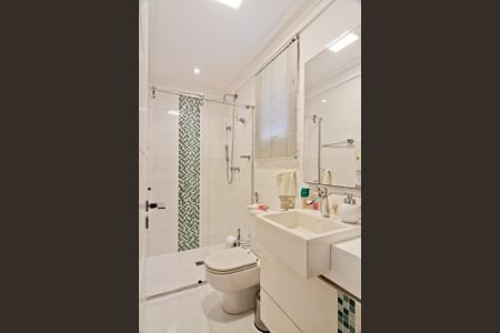 Apartamento à venda com 130m², 3 quartos e 4 vagas Apartamento à venda com 130m², 3 quartos e 4 vagasBanheiro da Suíte 1