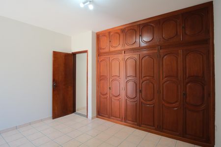 Casa para alugar com 200m², 3 quartos e 2 vagasSuíte