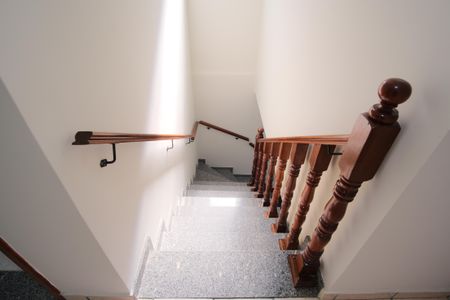 Casa para alugar com 200m², 3 quartos e 2 vagasEscada