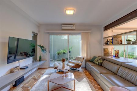 Casa à venda com 290m², 4 quartos e 6 vagas