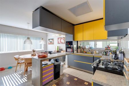 Casa à venda com 290m², 4 quartos e 6 vagas