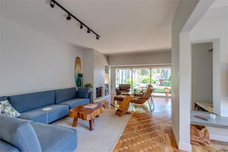 Casa à venda com 290m², 4 quartos e 6 vagas