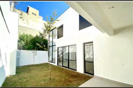 Casa à venda com 330m², 4 quartos e 3 vagas