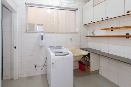 Apartamento à venda com 130m², 4 quartos e 2 vagas Apartamento à venda com 130m², 4 quartos e 2 vagasÁrea de serviço