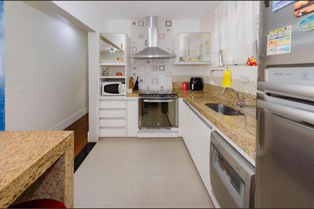 Apartamento à venda com 130m², 4 quartos e 2 vagas Apartamento à venda com 130m², 4 quartos e 2 vagasCozinha