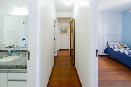 Apartamento à venda com 130m², 4 quartos e 2 vagas Apartamento à venda com 130m², 4 quartos e 2 vagasCorredor