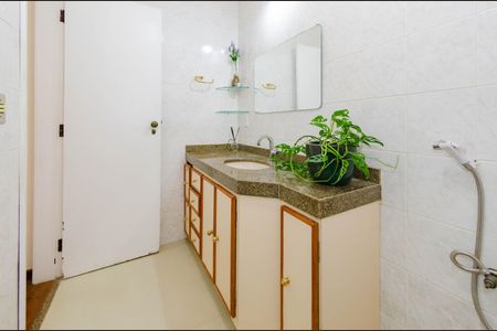Apartamento à venda com 130m², 4 quartos e 2 vagas Apartamento à venda com 130m², 4 quartos e 2 vagasBanheiro suíte 1
