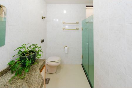 Apartamento à venda com 130m², 4 quartos e 2 vagas Apartamento à venda com 130m², 4 quartos e 2 vagasBanheiro suíte 1