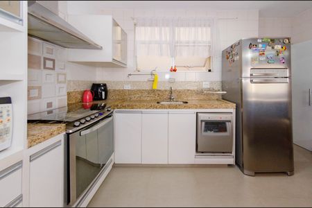 Apartamento à venda com 130m², 4 quartos e 2 vagas Apartamento à venda com 130m², 4 quartos e 2 vagasCozinha