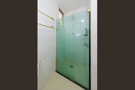 Apartamento à venda com 130m², 4 quartos e 2 vagas Apartamento à venda com 130m², 4 quartos e 2 vagasBanheiro suíte 1