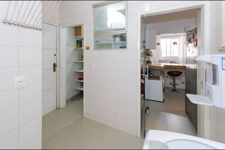 Apartamento à venda com 130m², 4 quartos e 2 vagas Apartamento à venda com 130m², 4 quartos e 2 vagasÁrea de serviço