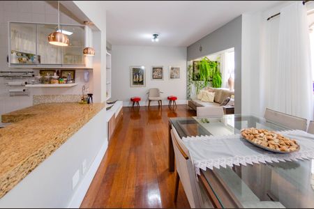 Apartamento à venda com 130m², 4 quartos e 2 vagas Apartamento à venda com 130m², 4 quartos e 2 vagasSala