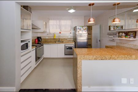 Apartamento à venda com 130m², 4 quartos e 2 vagas Apartamento à venda com 130m², 4 quartos e 2 vagasCozinha