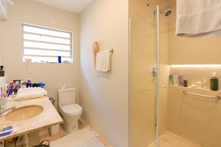 Casa à venda com 270m², 3 quartos e 3 vagasBanheiro 