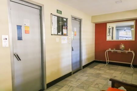 Apartamento à venda com 93m², 3 quartos e 1 vaga Apartamento à venda com 93m², 3 quartos e 1 vagaHall social