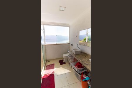 Casa à venda com 600m², 5 quartos e 2 vagas Casa à venda com 600m², 5 quartos e 2 vagasBanheiro 2