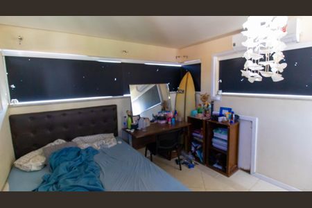Casa à venda com 600m², 5 quartos e 2 vagas Casa à venda com 600m², 5 quartos e 2 vagasQuarto 4