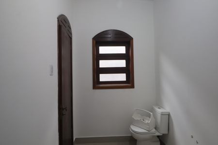 Casa à venda com 186m², 2 quartos e 4 vagasBanheiro da Suíte 2