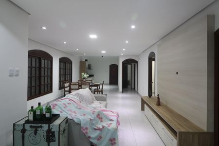 Casa à venda com 186m², 2 quartos e 4 vagasSala