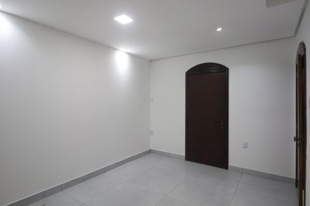 Casa à venda com 186m², 2 quartos e 4 vagasSuíte 1