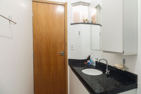 Casa de condomínio à venda com 45m², 2 quartos e 1 vaga Casa de condomínio à venda com 45m², 2 quartos e 1 vagaBanheiro