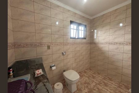 Casa à venda com 249m², 4 quartos e 5 vagas Casa à venda com 249m², 4 quartos e 5 vagasBanheiro da Suíte