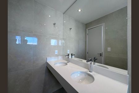 Apartamento à venda com 198m², 3 quartos e 2 vagasSuíte - Banheiro