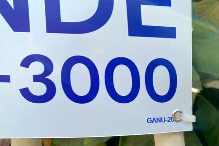 Casa à venda com 208m², 3 quartos e 2 vagas Casa à venda com 208m², 3 quartos e 2 vagasPlaca