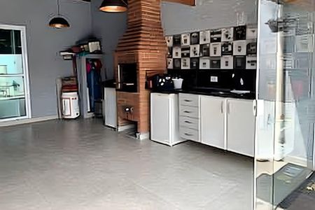 Casa à venda com 250m², 3 quartos e 4 vagas