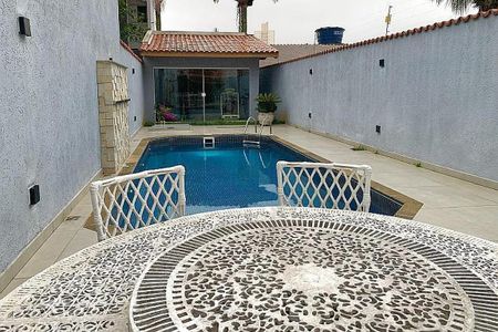 Casa à venda com 250m², 3 quartos e 4 vagas