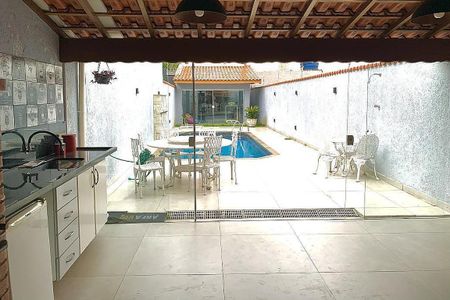 Casa à venda com 250m², 3 quartos e 4 vagas