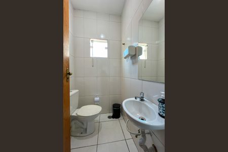 Casa à venda com 150m², 2 quartos e sem vaga Casa à venda com 150m², 2 quartos e sem vagaBanheiro do escritório