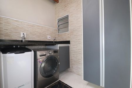 Casa à venda com 194m², 4 quartos e 2 vagasÁrea de Serviço