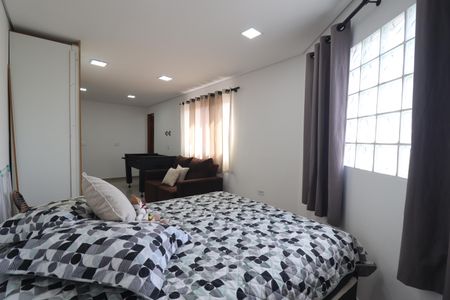 Casa à venda com 194m², 4 quartos e 2 vagasSuíte 2