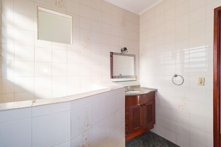 Casa à venda com 286m², 3 quartos e 2 vagas Casa à venda com 286m², 3 quartos e 2 vagasBanheiro Social