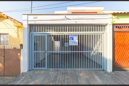 Casa à venda com 286m², 3 quartos e 2 vagas Casa à venda com 286m², 3 quartos e 2 vagasFachada