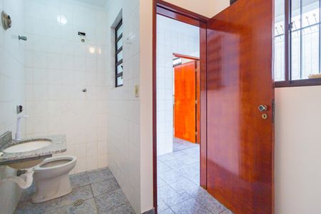 Casa à venda com 286m², 3 quartos e 2 vagas Casa à venda com 286m², 3 quartos e 2 vagasBanheiro de Serviço