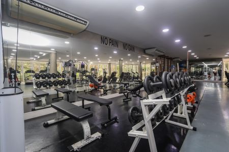 Apartamento à venda com 118m², 3 quartos e 2 vagas Apartamento à venda com 118m², 3 quartos e 2 vagasÁrea comum - Academia