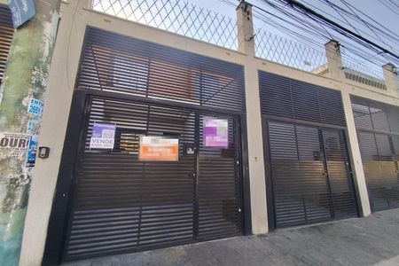 Casa à venda com 75m², 2 quartos e 1 vaga Casa à venda com 75m², 2 quartos e 1 vagaFachada
