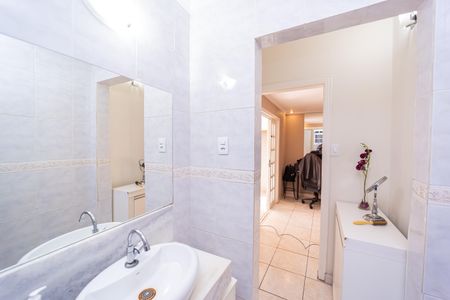 Casa à venda com 300m², 3 quartos e 2 vagas Casa à venda com 300m², 3 quartos e 2 vagasLavabo