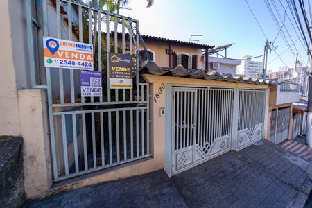 Casa à venda com 300m², 3 quartos e 2 vagas Casa à venda com 300m², 3 quartos e 2 vagasFachada