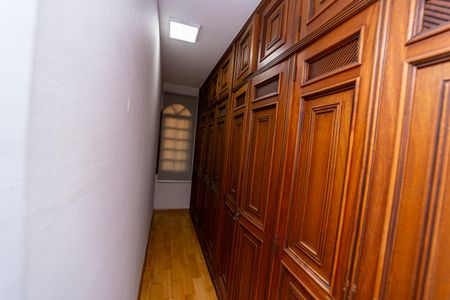 Casa à venda com 300m², 3 quartos e 2 vagas Casa à venda com 300m², 3 quartos e 2 vagasCloset