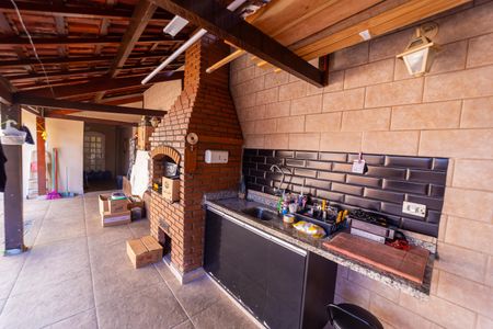 Casa à venda com 300m², 3 quartos e 2 vagas Casa à venda com 300m², 3 quartos e 2 vagasÁrea gourmet