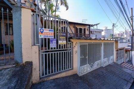 Casa à venda com 300m², 3 quartos e 2 vagas Casa à venda com 300m², 3 quartos e 2 vagasFachada