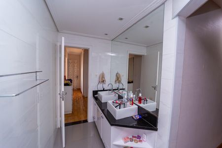 Casa à venda com 300m², 3 quartos e 2 vagas Casa à venda com 300m², 3 quartos e 2 vagasBanheiro Social