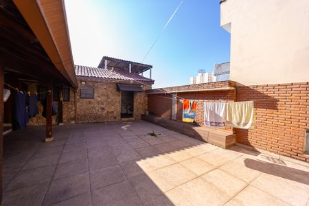 Casa à venda com 300m², 3 quartos e 2 vagas Casa à venda com 300m², 3 quartos e 2 vagasQuintal